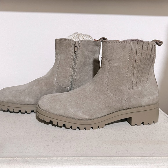 SOLD ❗️Lucky brand Nude/tan boots 🤍. SOLD. - Picture 4 of 9